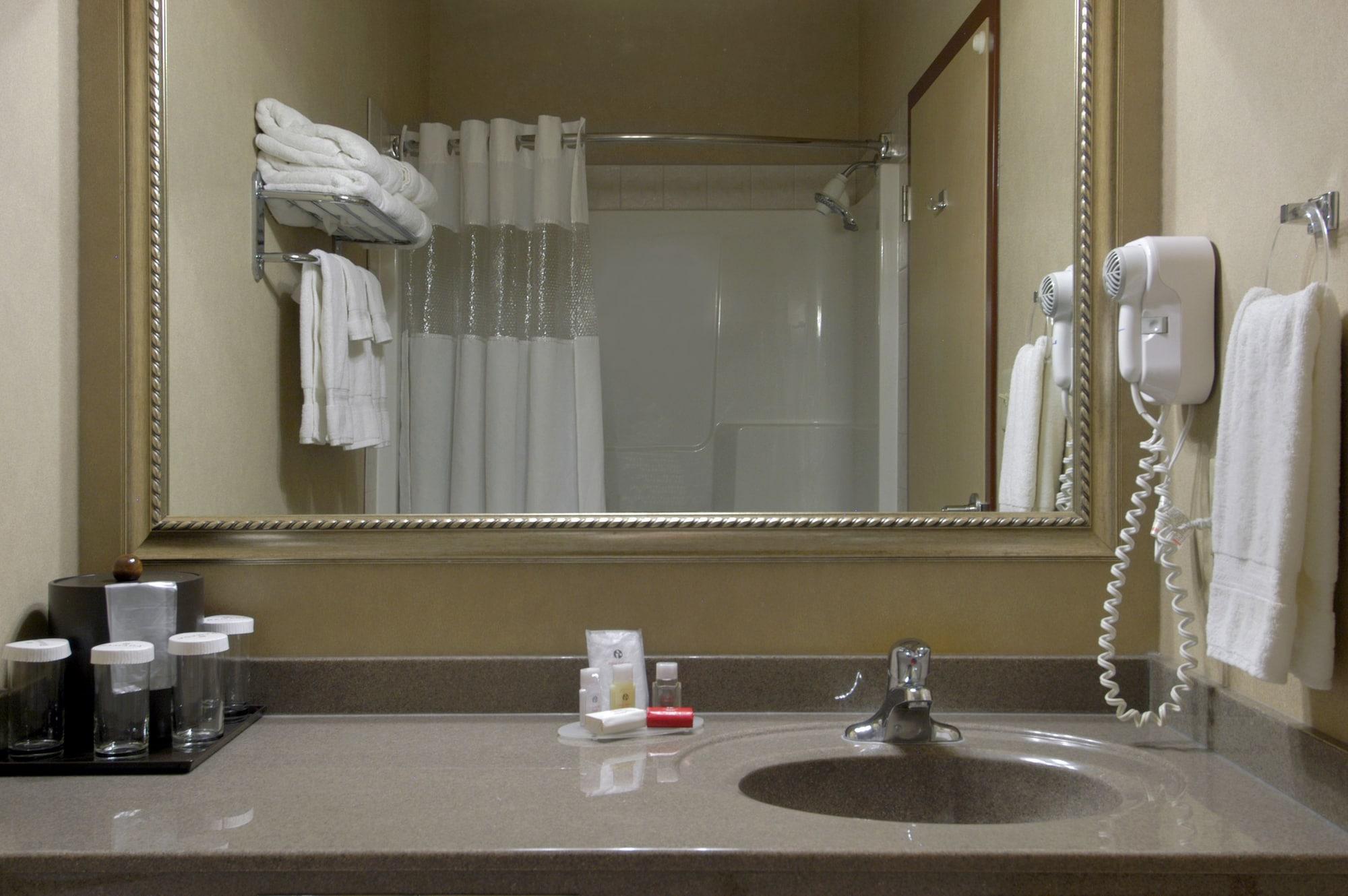 Ramada By Wyndham & Hotel