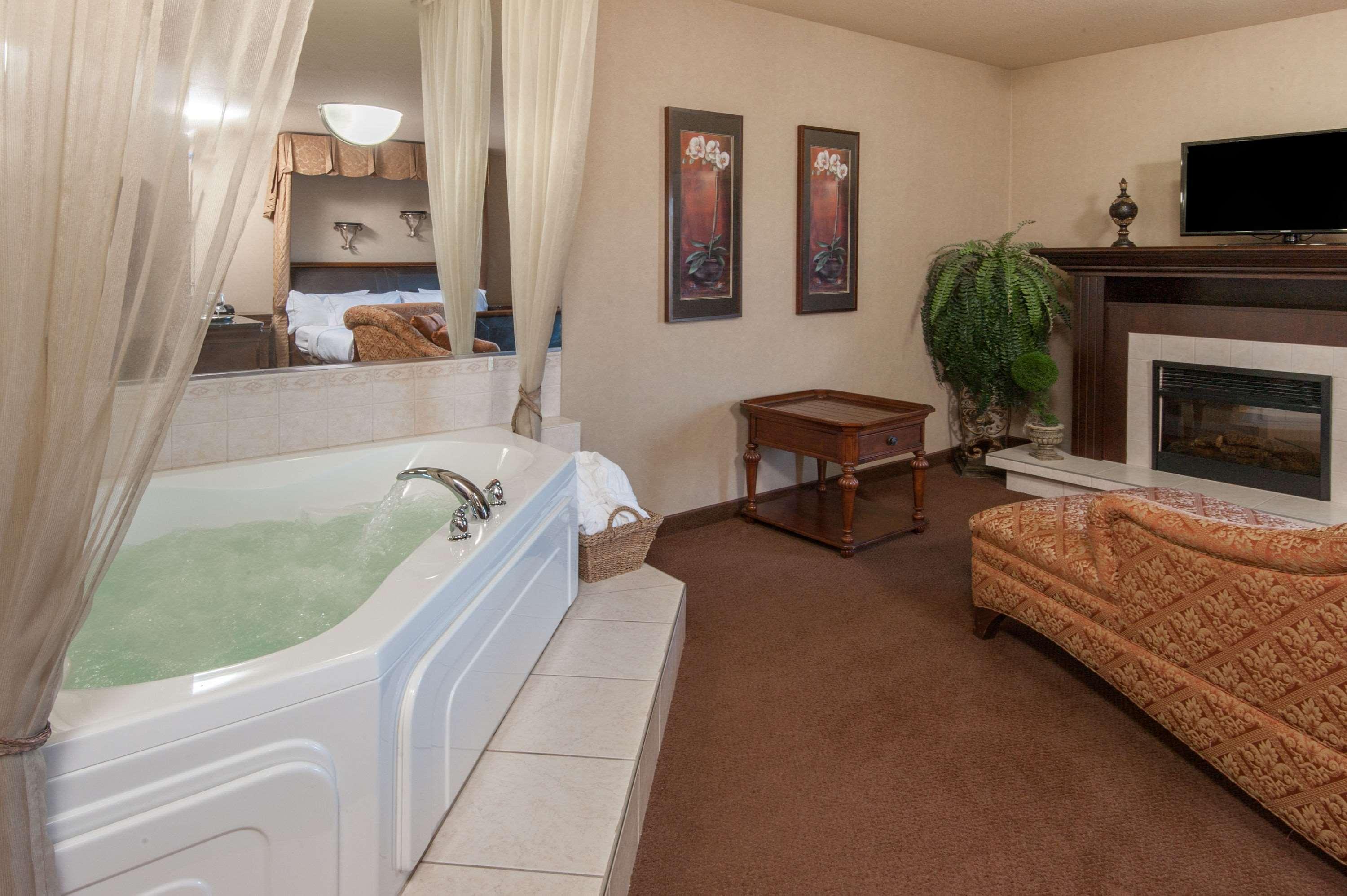 Ramada By Wyndham & Hotel