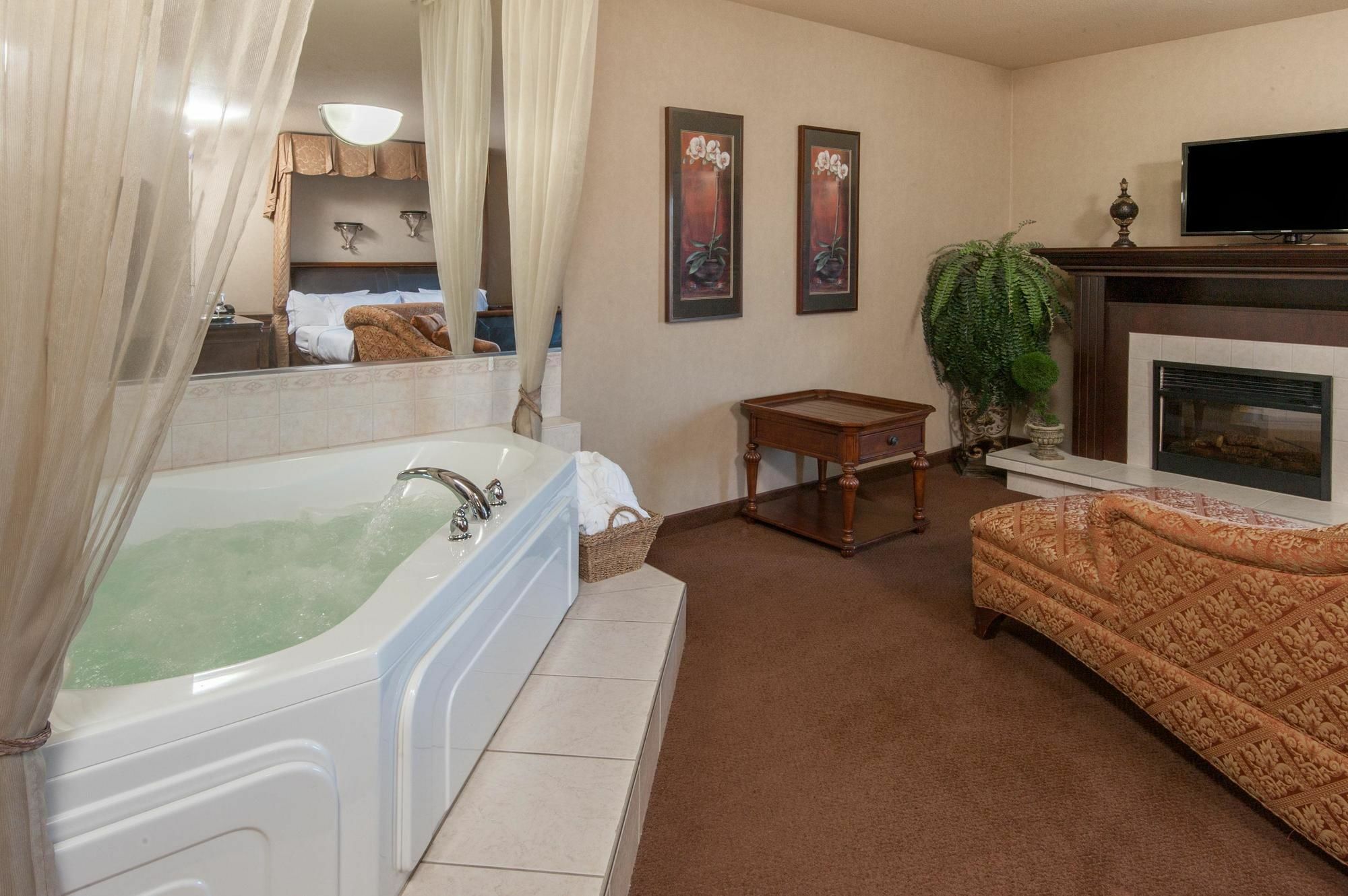 Ramada By Wyndham & Hotel